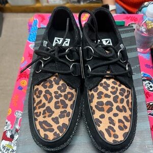 T.U.K black leopard creepers